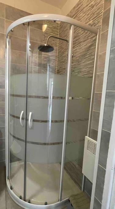 Agreable Gite Au Coeur Du Centre Ville 4 Personnes Шаньи Экстерьер фото